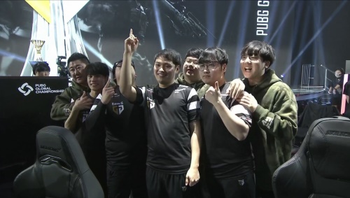 与曼联相继 与曼联相继